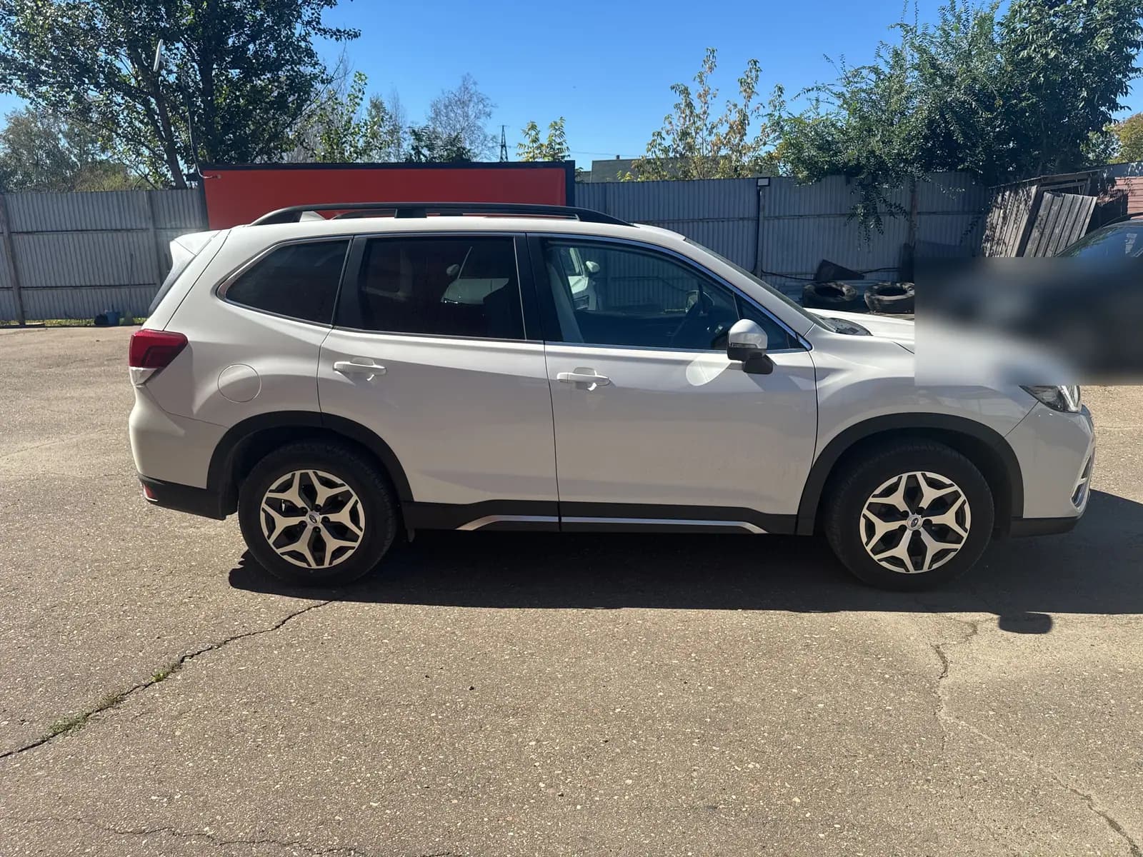 Subaru Forester на площадке приёмки, правый борт